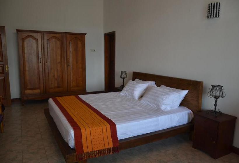 酒店 Kandyan Crown