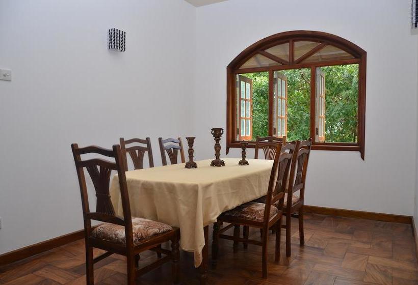 酒店 Kandyan Crown