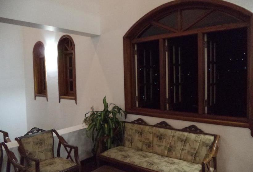 酒店 Kandyan Crown