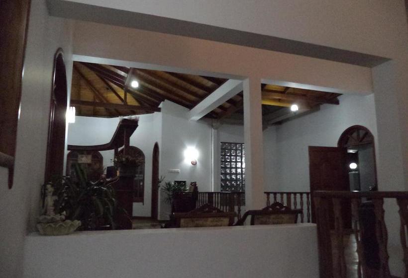 酒店 Kandyan Crown