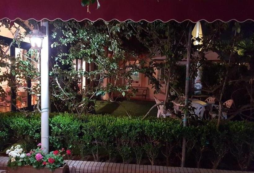 Отель Mediterraneo