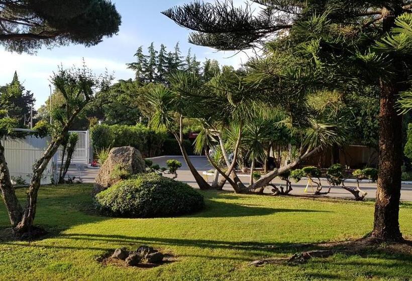 Отель Mediterraneo