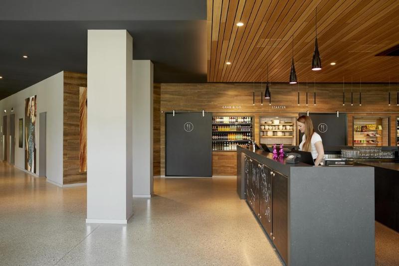 호텔 Moxy Aberdeen Airport