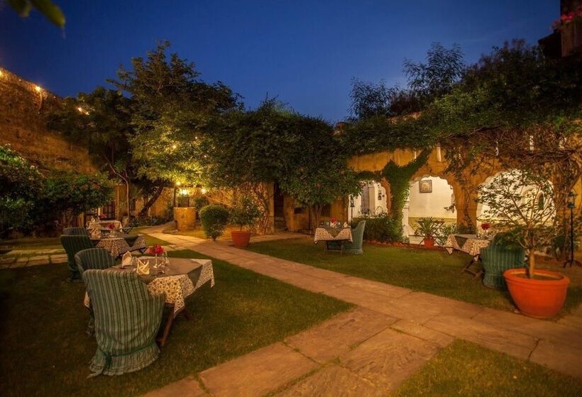 בית מלון כפרי Neemrana S Hill Fort Kesroli