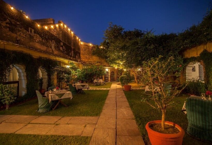 בית מלון כפרי Neemrana S Hill Fort Kesroli