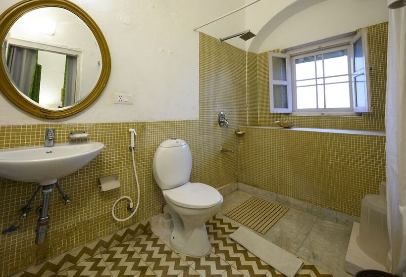 בית מלון כפרי Neemrana S Hill Fort Kesroli