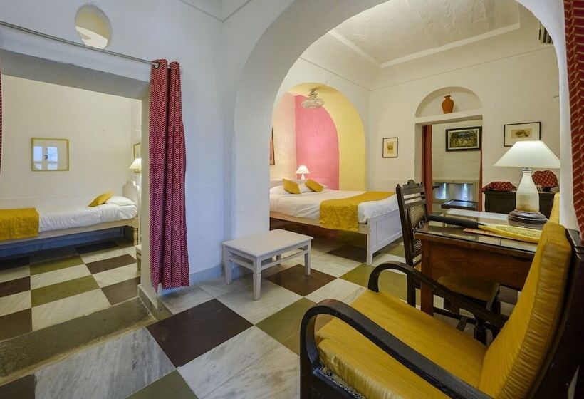 בית מלון כפרי Neemrana S Hill Fort Kesroli