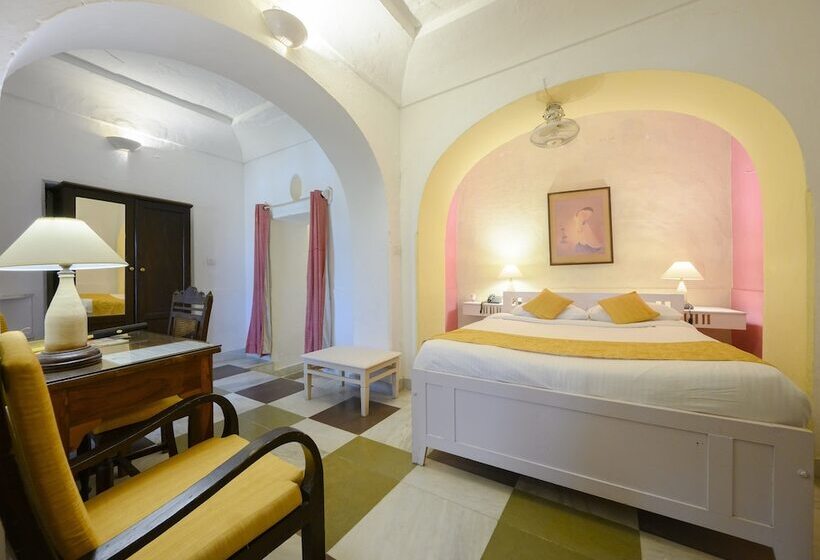 בית מלון כפרי Neemrana S Hill Fort Kesroli