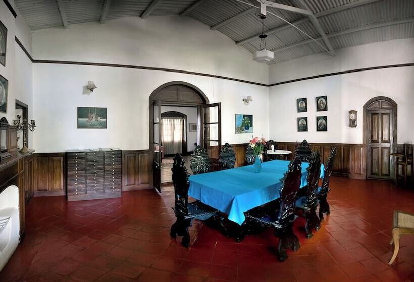 בית מלון כפרי Neemrana S Wallwood Garden