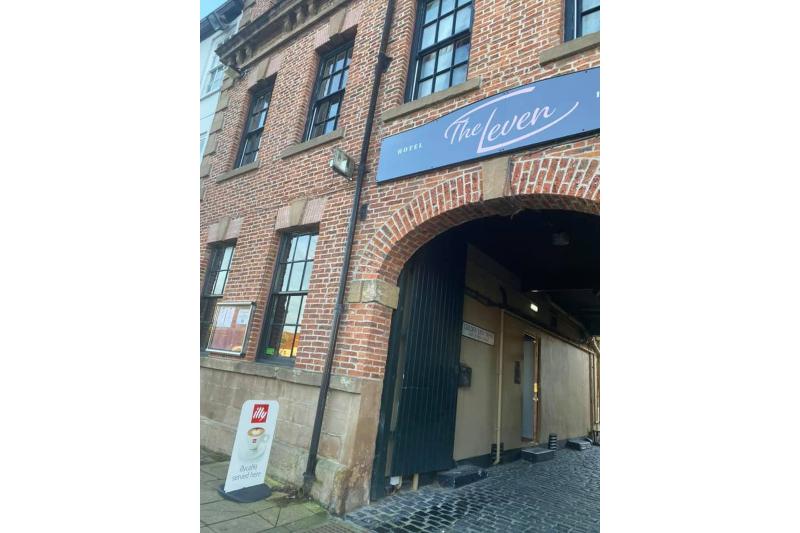 ホテル OYO The Leven