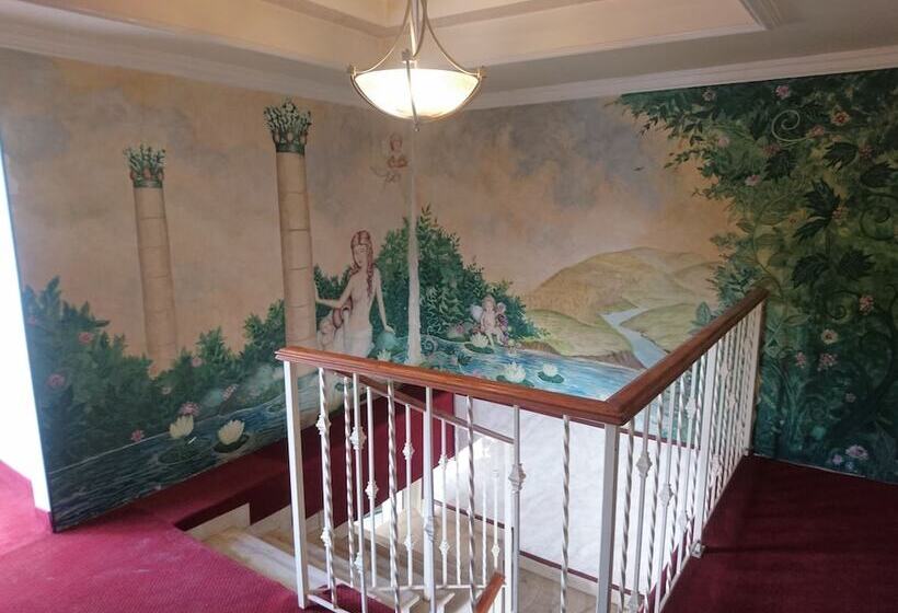 Отель Royal Inn