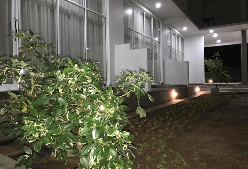 בית מלון כפרי Salubrious Resort