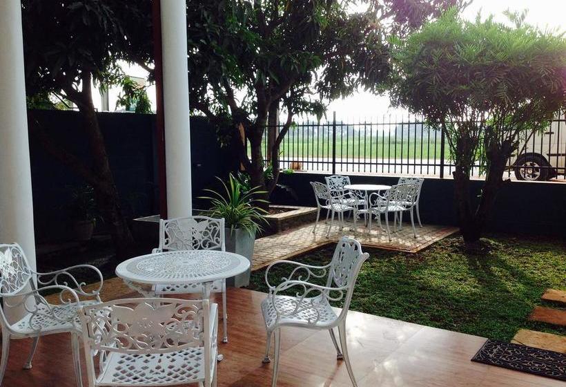 בית מלון כפרי Salubrious Resort