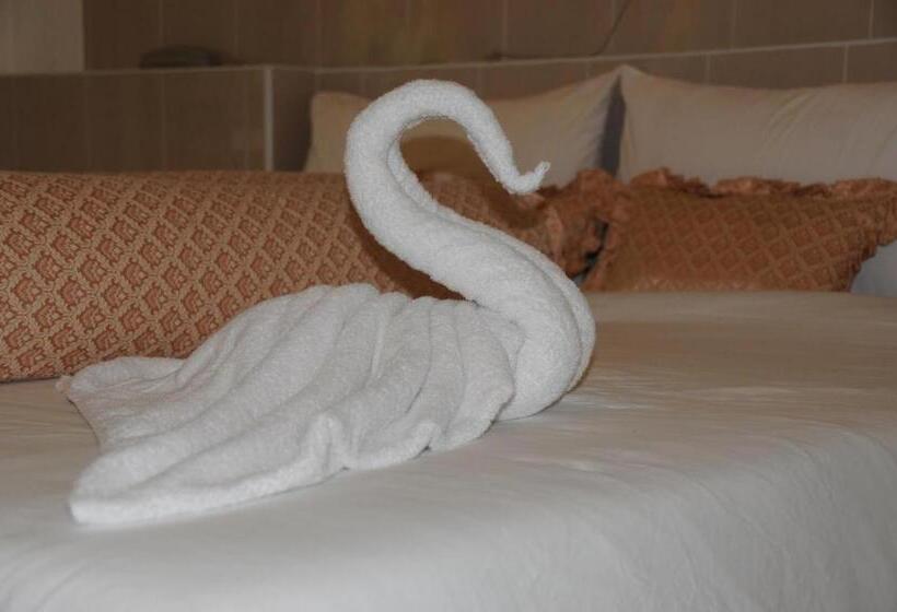 בית מלון כפרי Saraburi Garden Resort