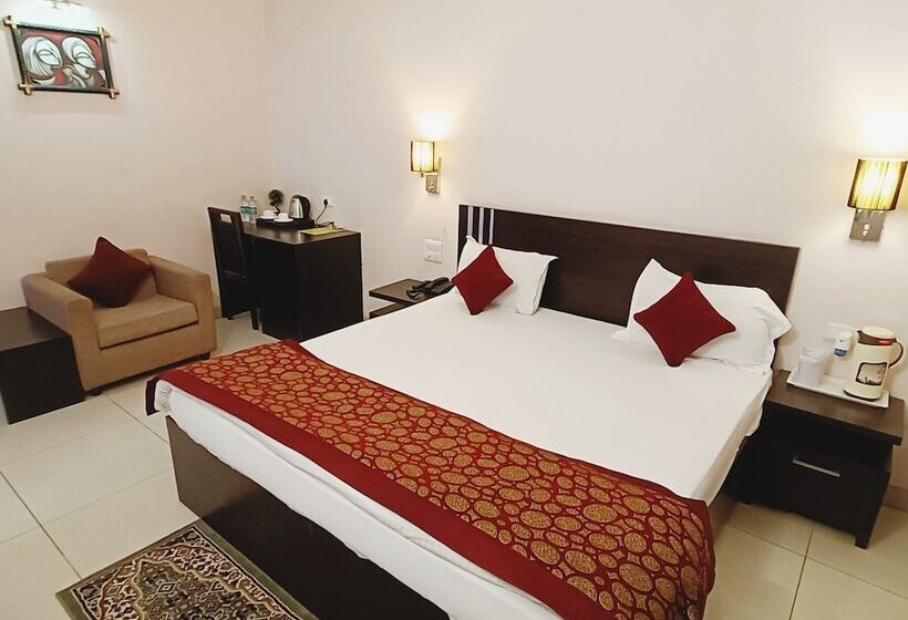 Отель Shubham Majesty