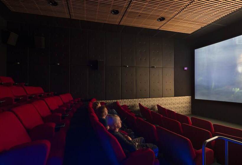 هتل The Cinema Suites