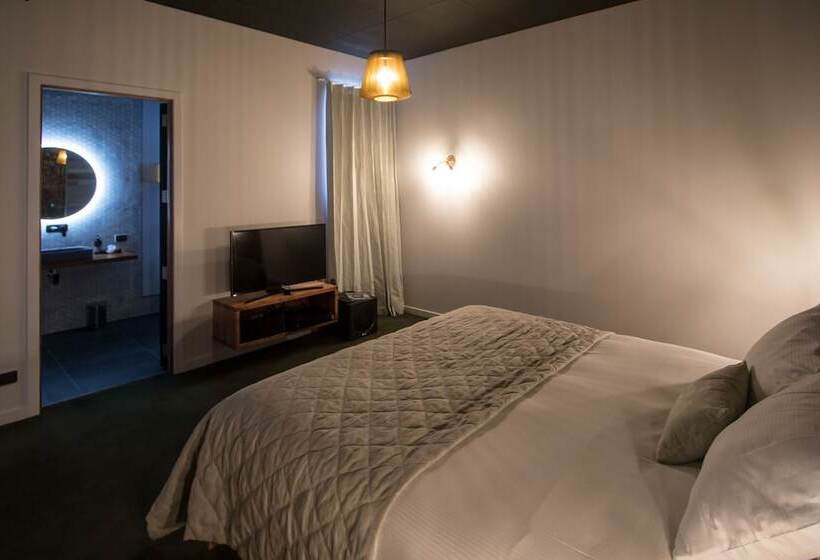 هتل The Cinema Suites