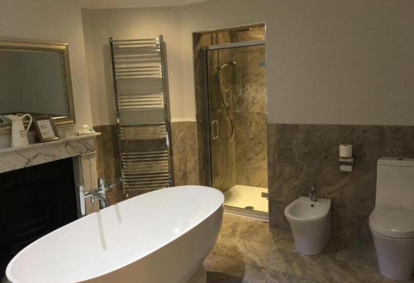 The Ship Leopard Hotel No Children