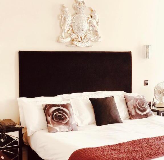 The Ship Leopard Hotel No Children