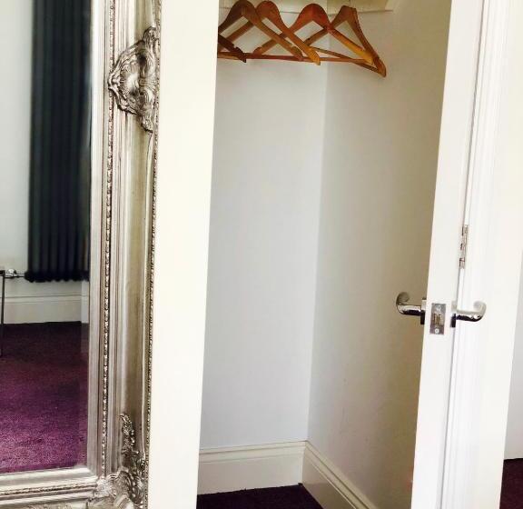 The Ship Leopard Hotel No Children