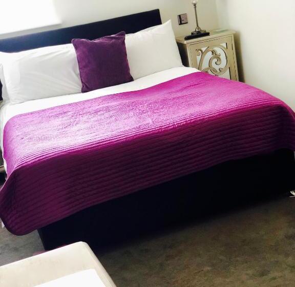 The Ship Leopard Hotel No Children