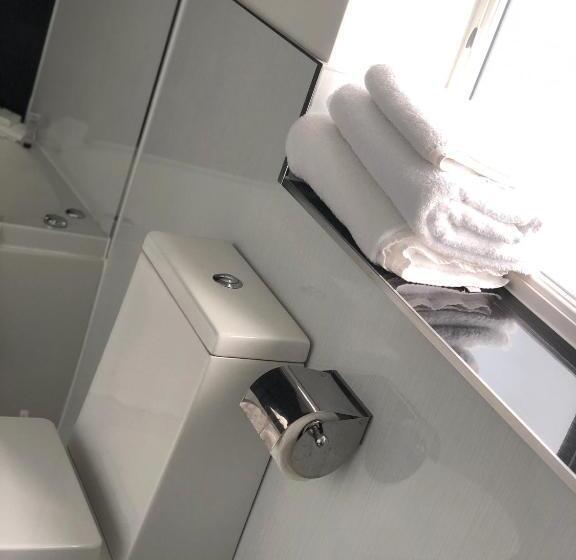 The Ship Leopard Hotel No Children