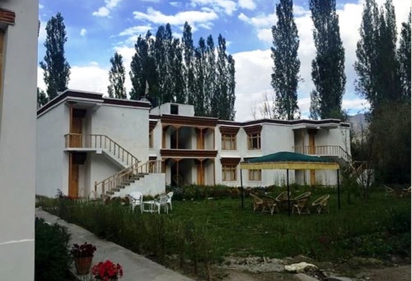 בית מלון כפרי Tih Hundar Resort   Nubra