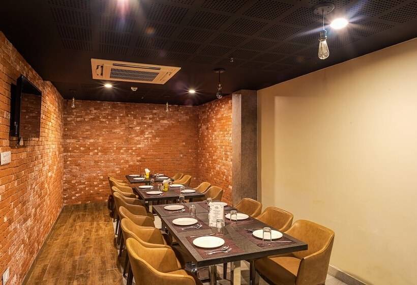 Отель Treebo Fourth Avenue