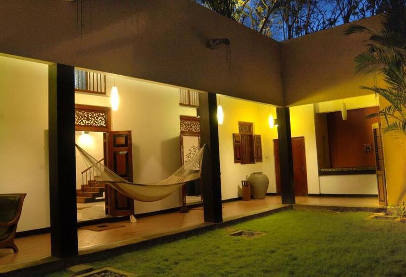 Отель Villa Capers