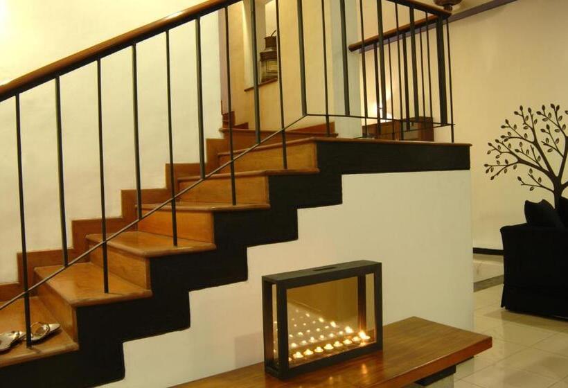 Отель Villa Capers