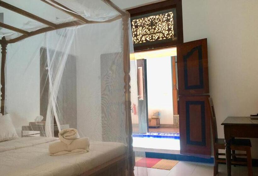 Отель Villa Capers