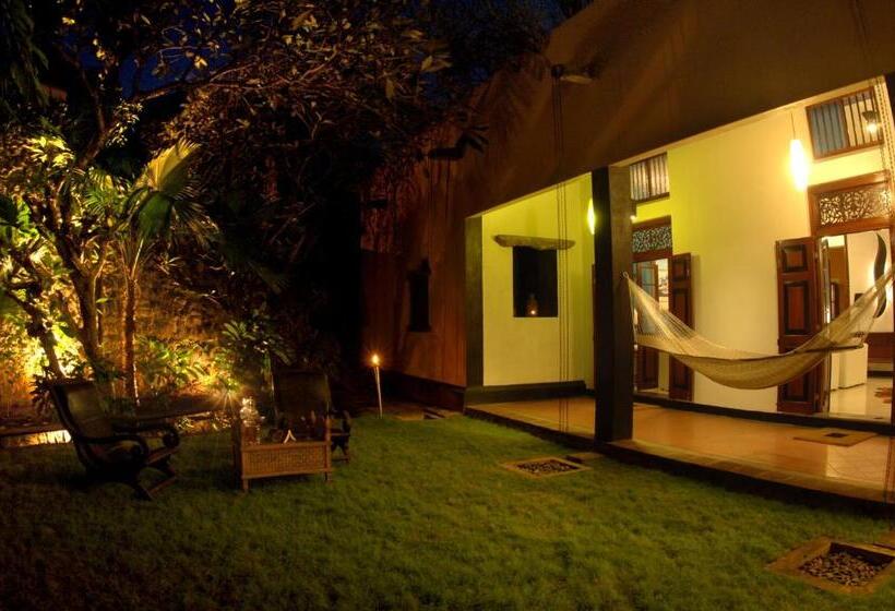 Отель Villa Capers