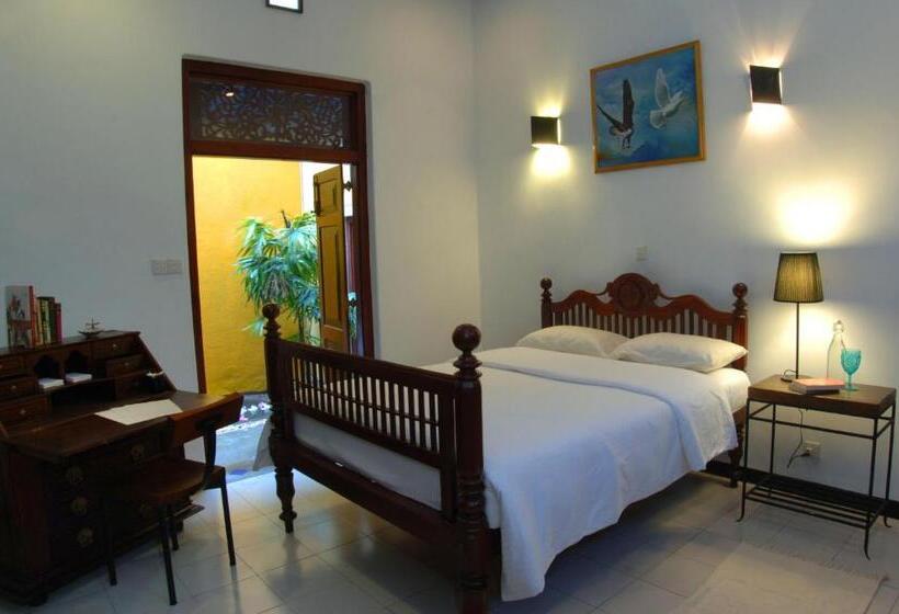 Отель Villa Capers