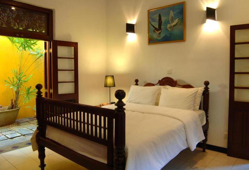 Отель Villa Capers