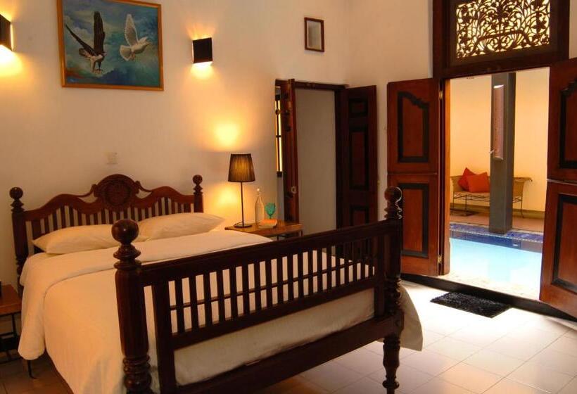 Отель Villa Capers