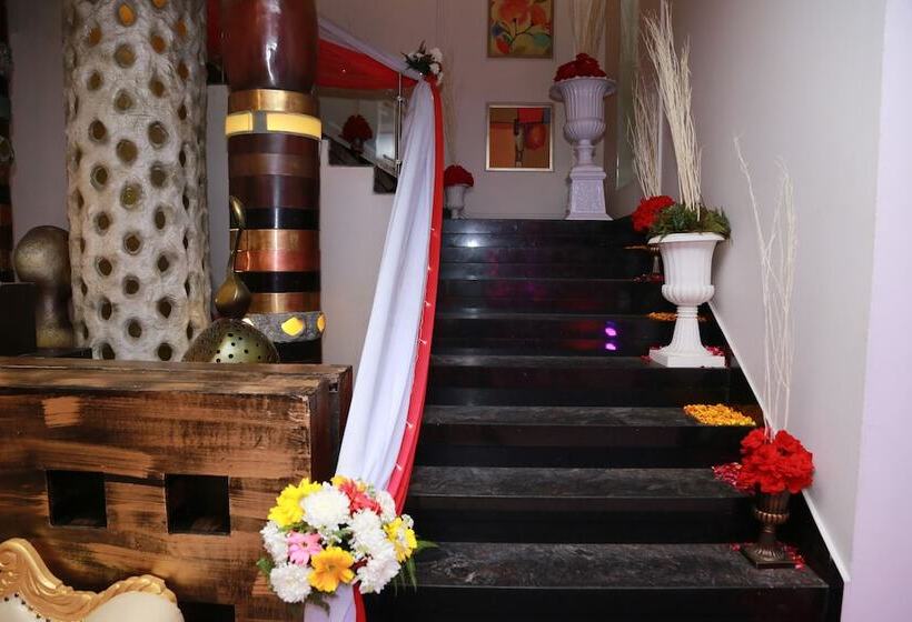 Отель Western Court Panchkula