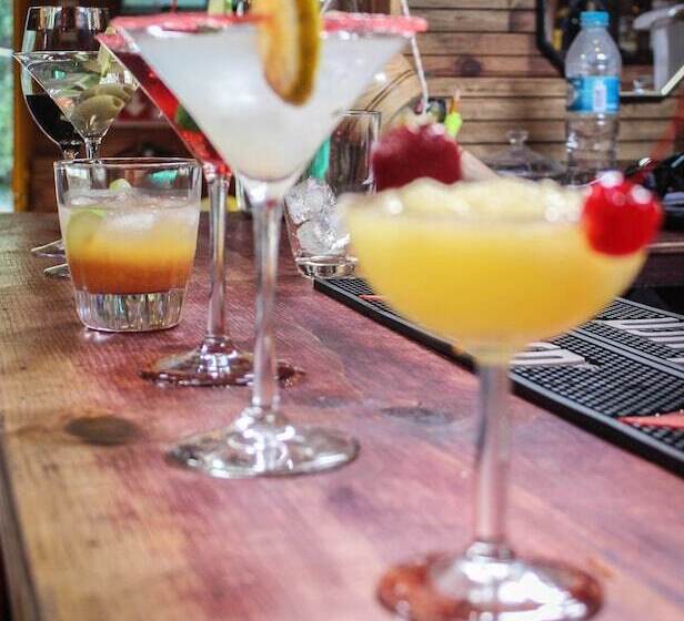 Los Vagones Cabañas Restaurante Bar