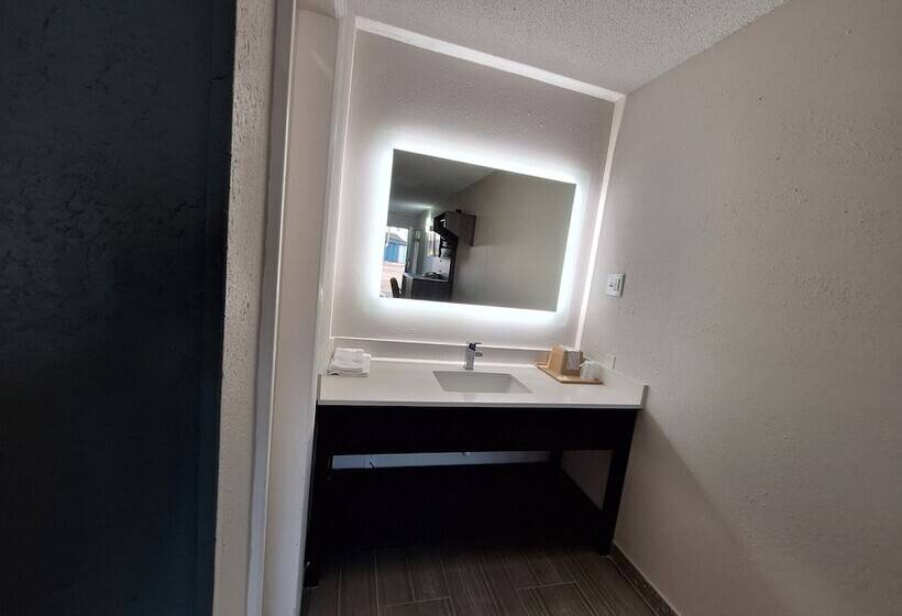 فندق على الطريق Budget Inn Roxboro