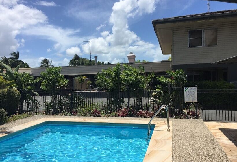 مُتل Country Plaza Motor Inn