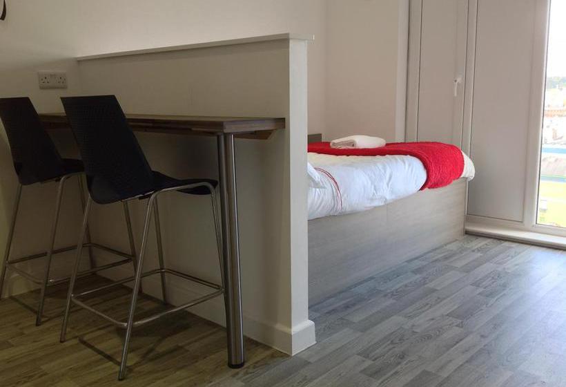 Peace Apartments  Hatbox