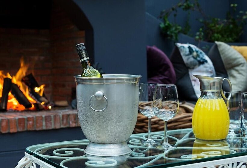 پانسیون Akademie Street Boutique