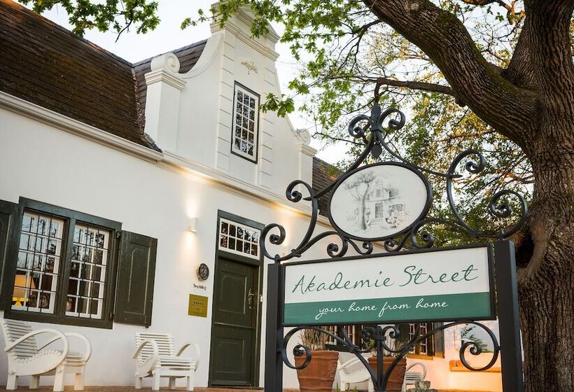 پانسیون Akademie Street Boutique