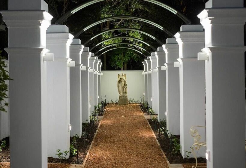 پانسیون Akademie Street Boutique