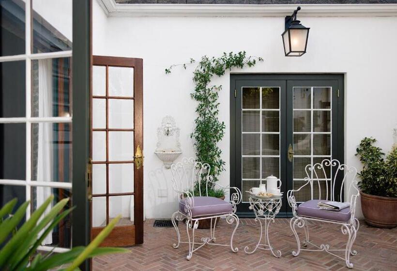 پانسیون Akademie Street Boutique