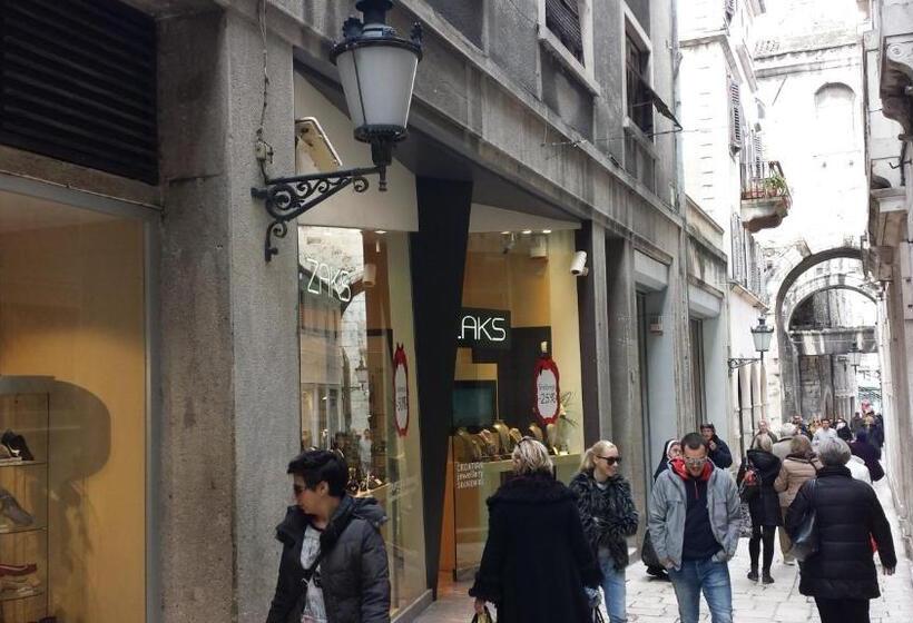 פנסיון Banica Apartments & Rooms