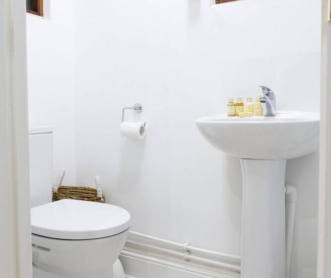 ペンション Cambridge City Rooms By Paymán Club