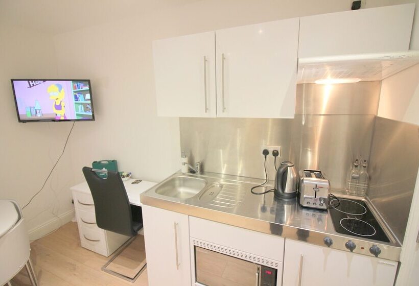 ペンション Cambridge City Rooms By Paymán Club