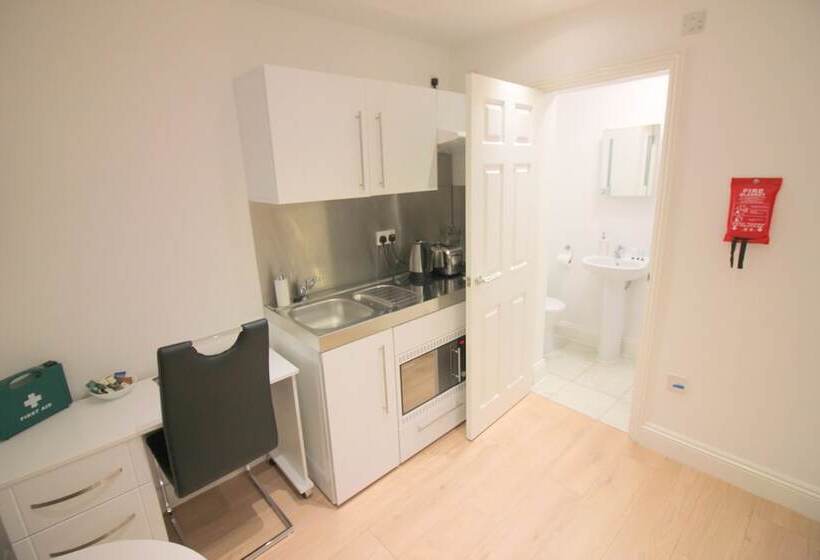 ペンション Cambridge City Rooms By Paymán Club