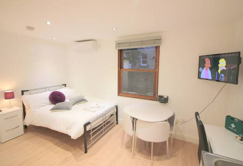 ペンション Cambridge City Rooms By Paymán Club