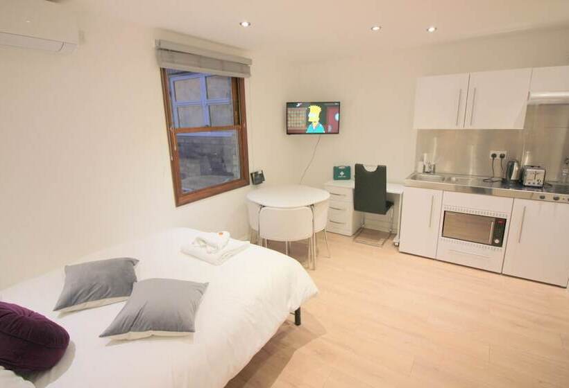 ペンション Cambridge City Rooms By Paymán Club